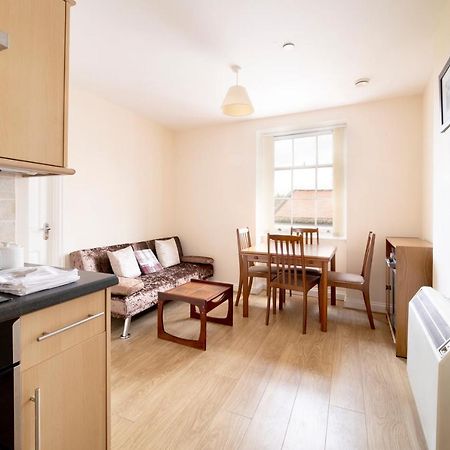 Becket Apartment Yeovil Exterior foto